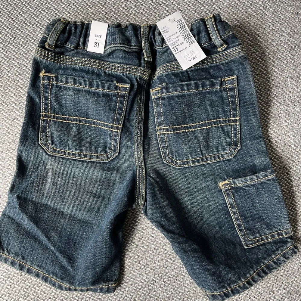 Boys 3T adjustable waist Jean shorts snap closure